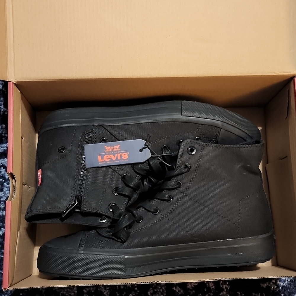 Mens size 8.5 levi high tops new